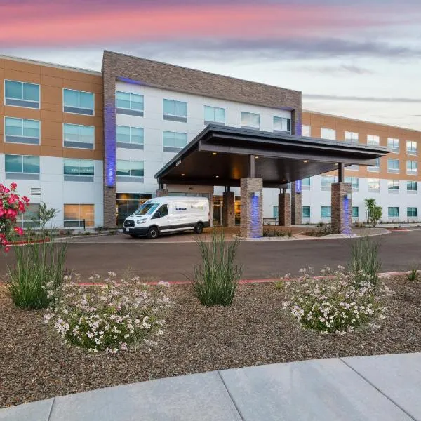 Holiday Inn Express & Suites - Phoenix - Airport North by IHG