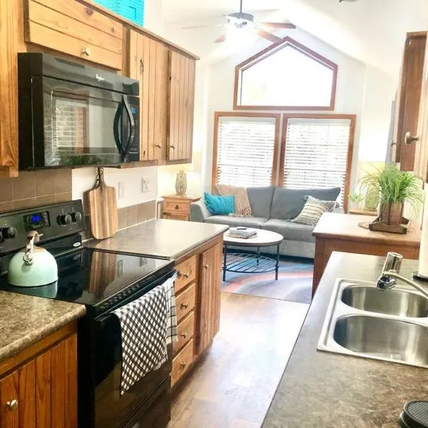The Coyote Cabin - Cabins at Rim Rock