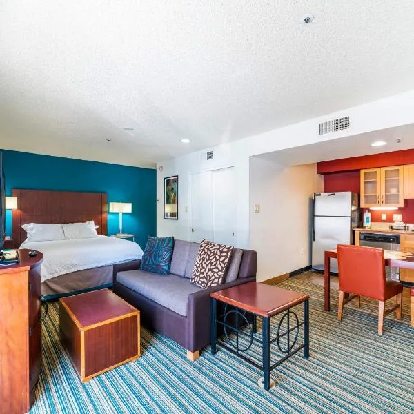 Metro PHX STUDIO QUEEN sleeps 4 HEATED POOL