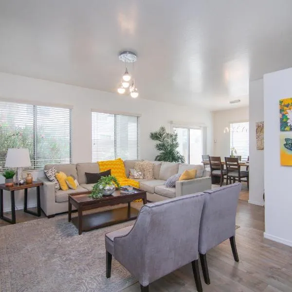Stylish Home Phoenix - Low Rates NOW!