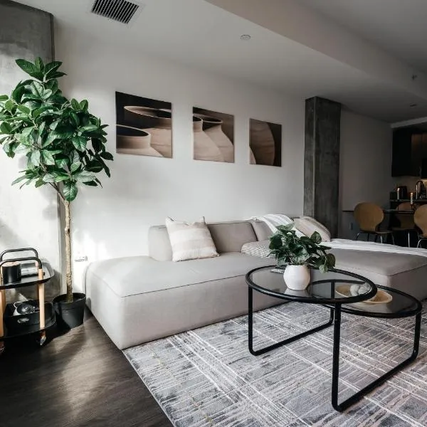 Luxurious Hollywood condo