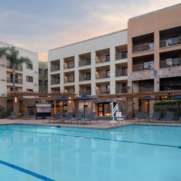 Courtyard San Diego Central - Outdoor Pool, Bar & Restaurant