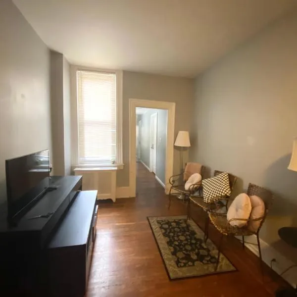 Clover 2900 - Apartment and Rooms with Private Bathroom near Washington Ave South Philly